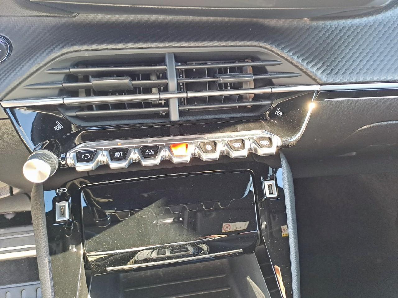 Peugeot 2008 puretech 130 s&s eat8 gt — photo 22