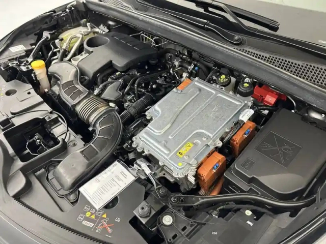 Renault Captur e-tech 145 — photo 36