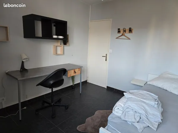 Chambre de 13m² dans appartement à micropolis