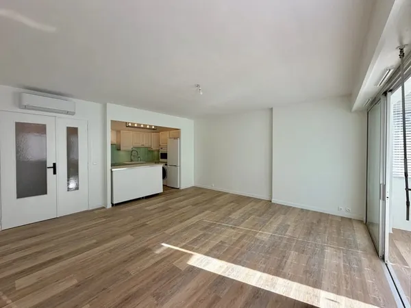 APPARTEMENT T2 - BALCON - 300M DE LA MER