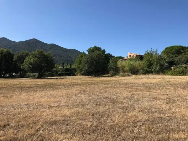 Terrain 728 m²