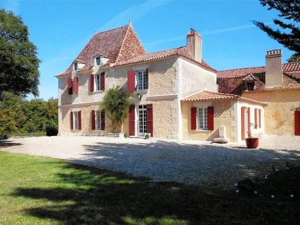 Propriété XVIIe / XVIIIe sur 7,2 ha en Périgord