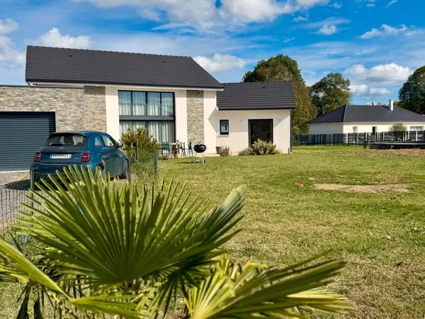 Maison de 215m² avec double garage - Terrain de 2100m²