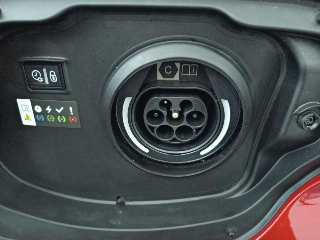 Peugeot 308 sw phev 180 e-eat8 allure — photo 24