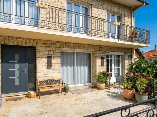 Maison 8 pièces 193 m²