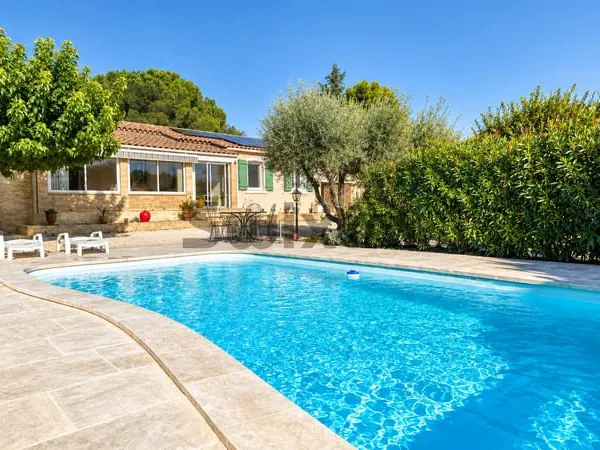 UZÈS VILLA DE QUALITÉ DANS UN ENVIRONNEMENT PRIVILÉGIÉ