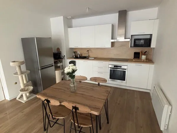 Studio meublé lumineux à louer - 45 m²