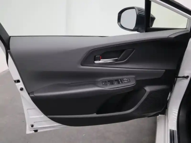 Toyota Prius hybride rechargeable 223ch design phev 2.0l — photo 9