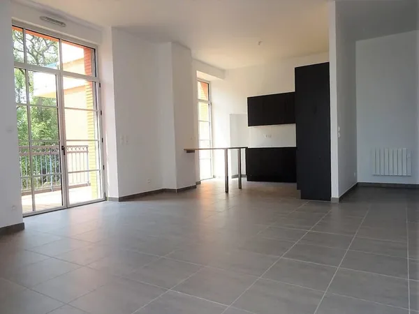 Colomiers, T3 de 90 m² avec terrasse et 2 garages.