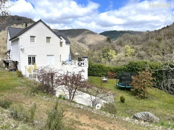 Propriété 235 m² 5 ch. Sur 8975 m² Piscine salle de sport