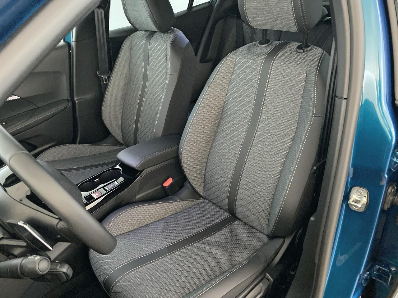 Peugeot 2008 hybrid 145 ch e-dcs6 allure — photo 9