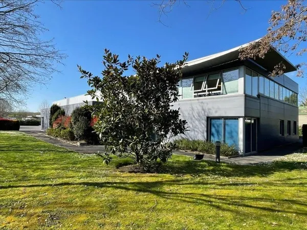 Local d'activité 1763 m²