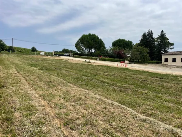 Terrain 820 m²