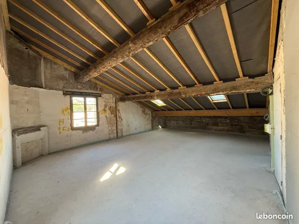 Plateau à aménager - Immeuble et Copro entièrement rénové à neuf - Centre ville Nîmes - Fort potenti