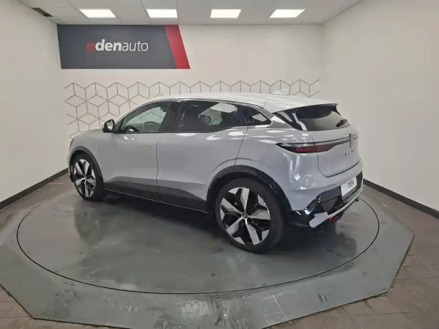 Renault Megane e-tech ev60 220 ch super charge — photo 4