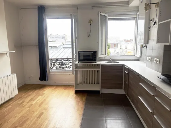 3 pièces en dernier étage à Paris 20° avec combles