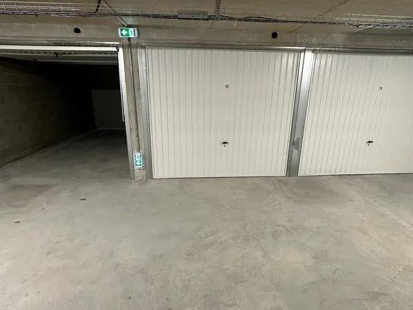 GARAGE BOX 13m2 DANS RESIDENCE SECURISE