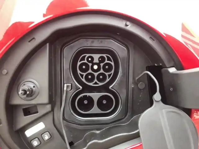 Renault Twingo e-tech electrique 80 ch autonomie urbaine — photo 12