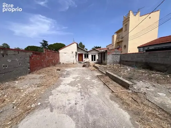 Maison de plain-pied de 95 m² environs avec travaux à prévoir sur un terrain de 509 m² proche de l'a