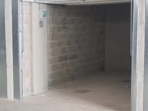 À louer Garage fermé de 13 m² Nice Ouest / Caucade