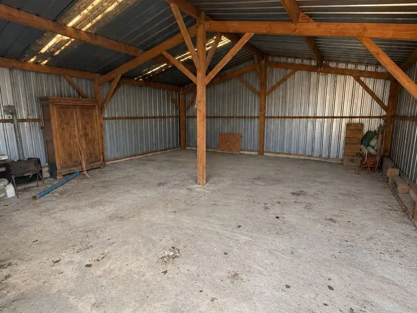 Hangar 70 m² sécurisé - Stockage véhicule, matériel, meubles - Le Gâvre centre