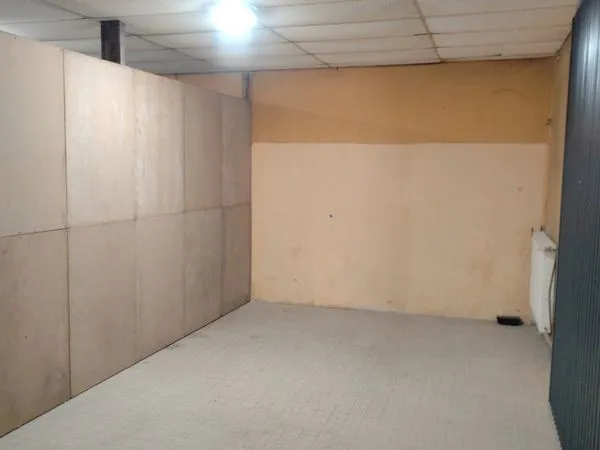 Loué box 17 m2