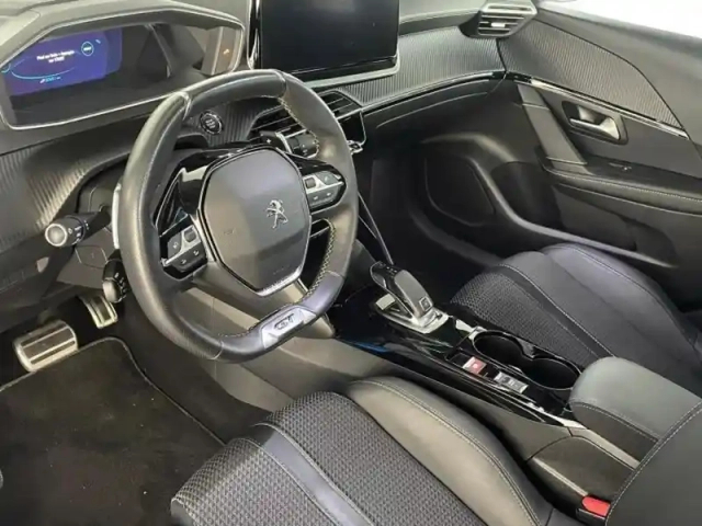 Peugeot 208 e- 136ch gt — photo 9