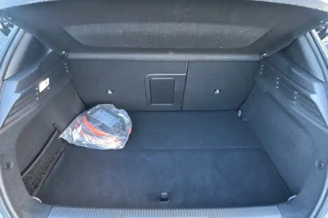Peugeot 308 phev 180 e-eat8 — photo 11