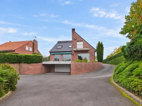 Maison 7 pièces 214 m²