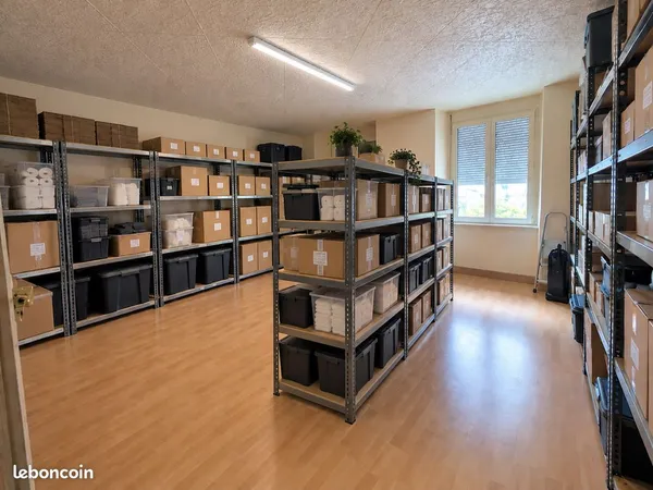 Local stockage 40m2 avec point eau