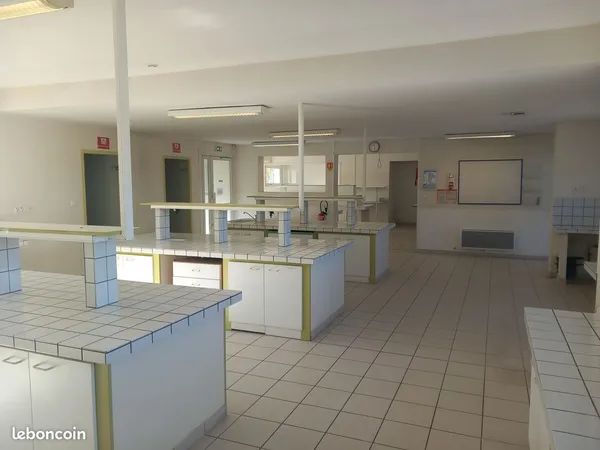 Location bureaux et zone laboratoire