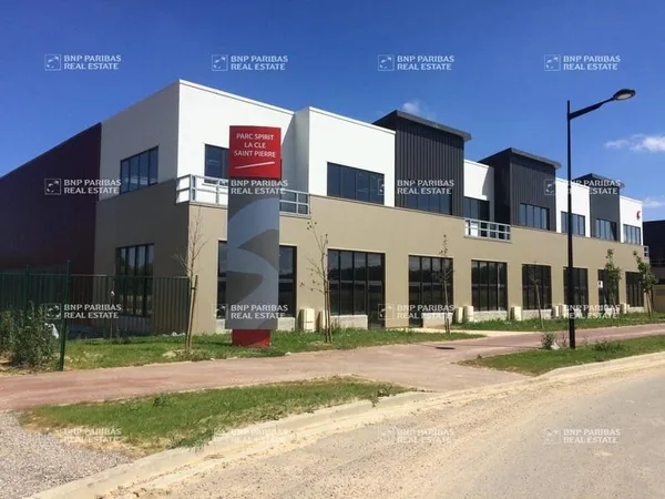 Local d'activité 1385 m²