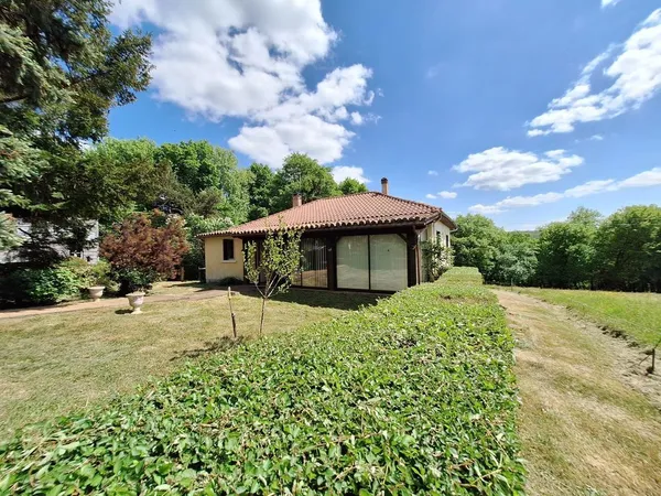 Maison de campagne avec 2 hectares et séchoir