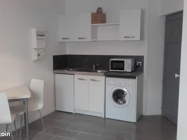 Studio neuf meuble gare