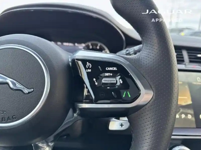 Jaguar E-Pace p300e phev 309ch r-dynamic hse — photo 15