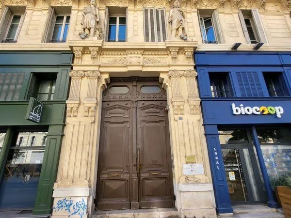 T2 MEUBLÉ 40 m², Climatisé, REFAIT À NEUF, Haussmannien, Balcon, Marseille 2ème (République / Joliet
