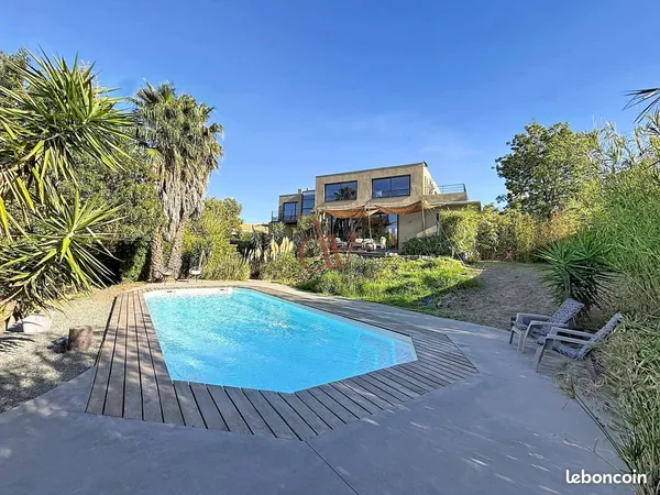 Villa 5 pièces 275 m²