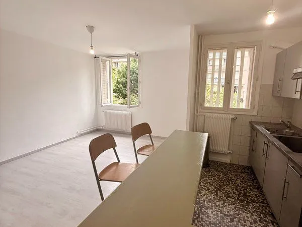 T1 bis rénové 28m2 équipé et calme donnant sur la verdure, VILLEURBANNE quartier république - gratte