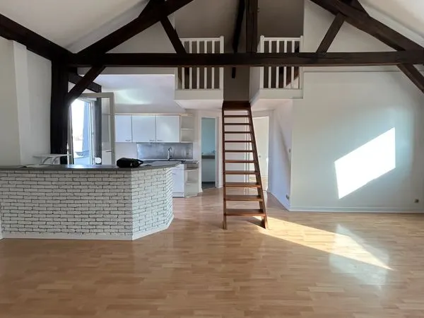 Appartement loft T4 avec terrasse