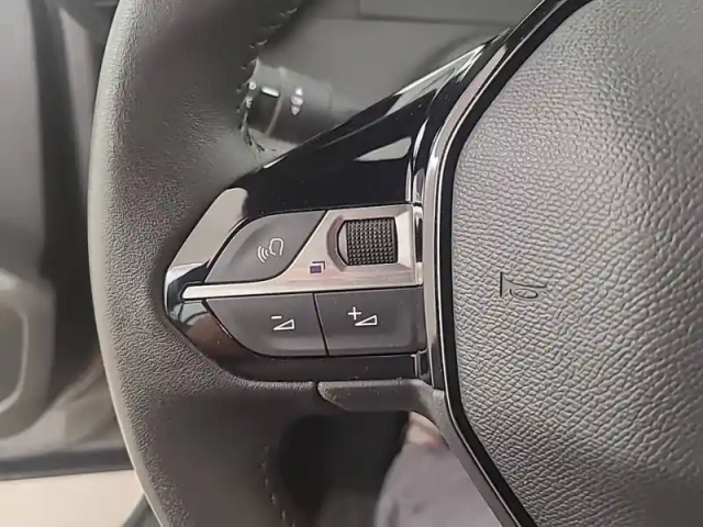 Peugeot 2008 puretech 100 s&amp;s bvm6 — photo 22