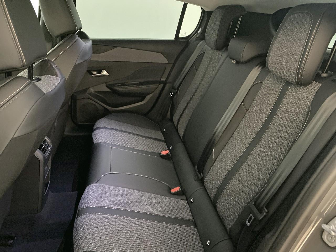 Peugeot 308 hybrid 145 e-dcs6 allure — photo 10