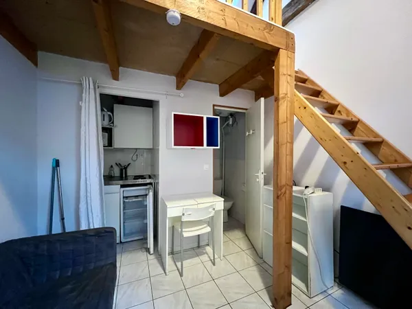 Loue appartement 16m² studio avec mezzanine au calme quartier Grammont/Blaise Pascal