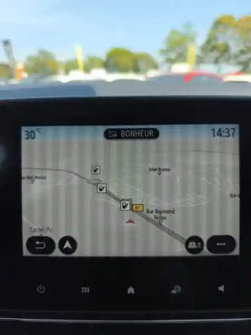 Renault Captur mild hybrid 160 edc — photo 18