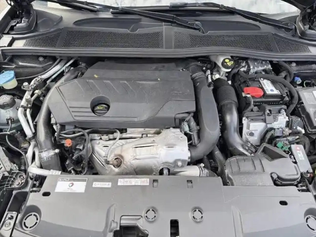 Peugeot 408 phev 180 e-eat8 allure — photo 7