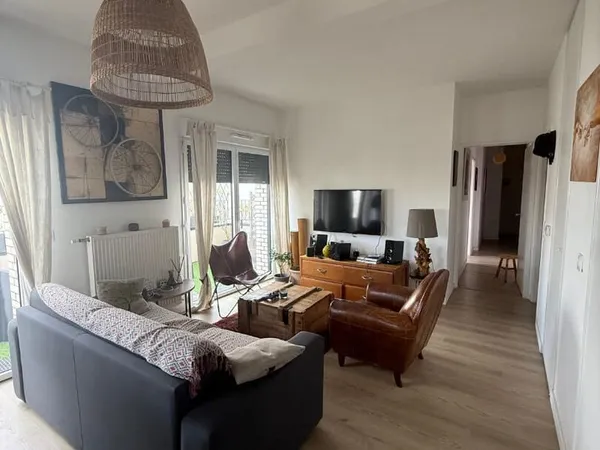 T4 Bordeaux avec loggia et balcon - Belcier-Carl Vernet