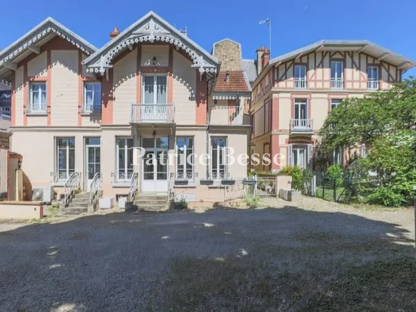 Immeuble 9 pièces 705 m²