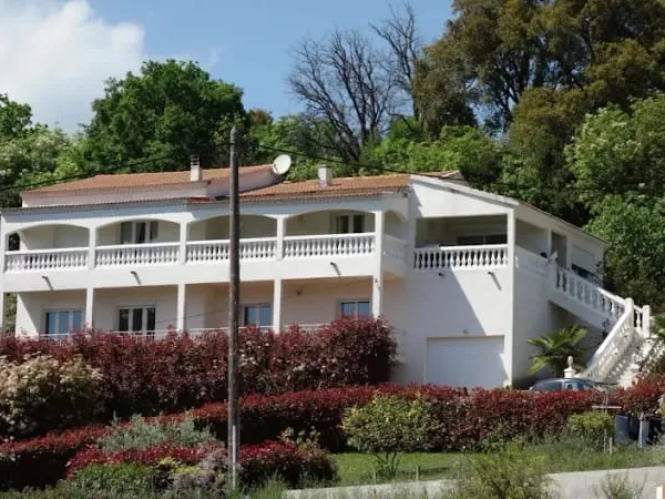 Maison 8 pièces 256 m²