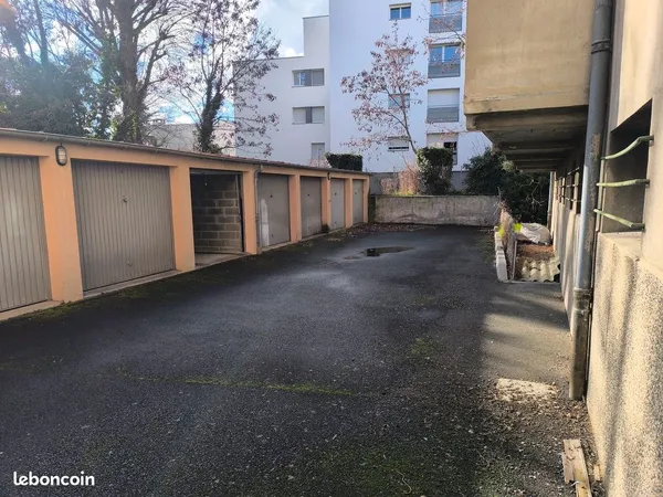 Loue garage 41 avenue du limousin , entrée ouest , rue de durtol puy de dome canrobert, barante