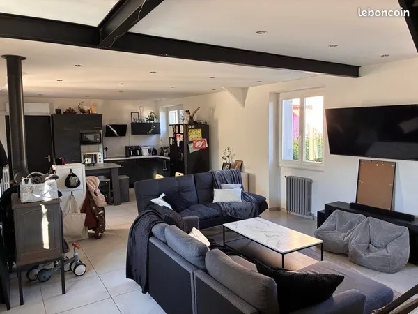 Maison en pierre rénovée 100 m² - DPE C - Panneaux solaires