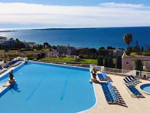 Cannes Croix des gardes Studio avec jardinet vue mer